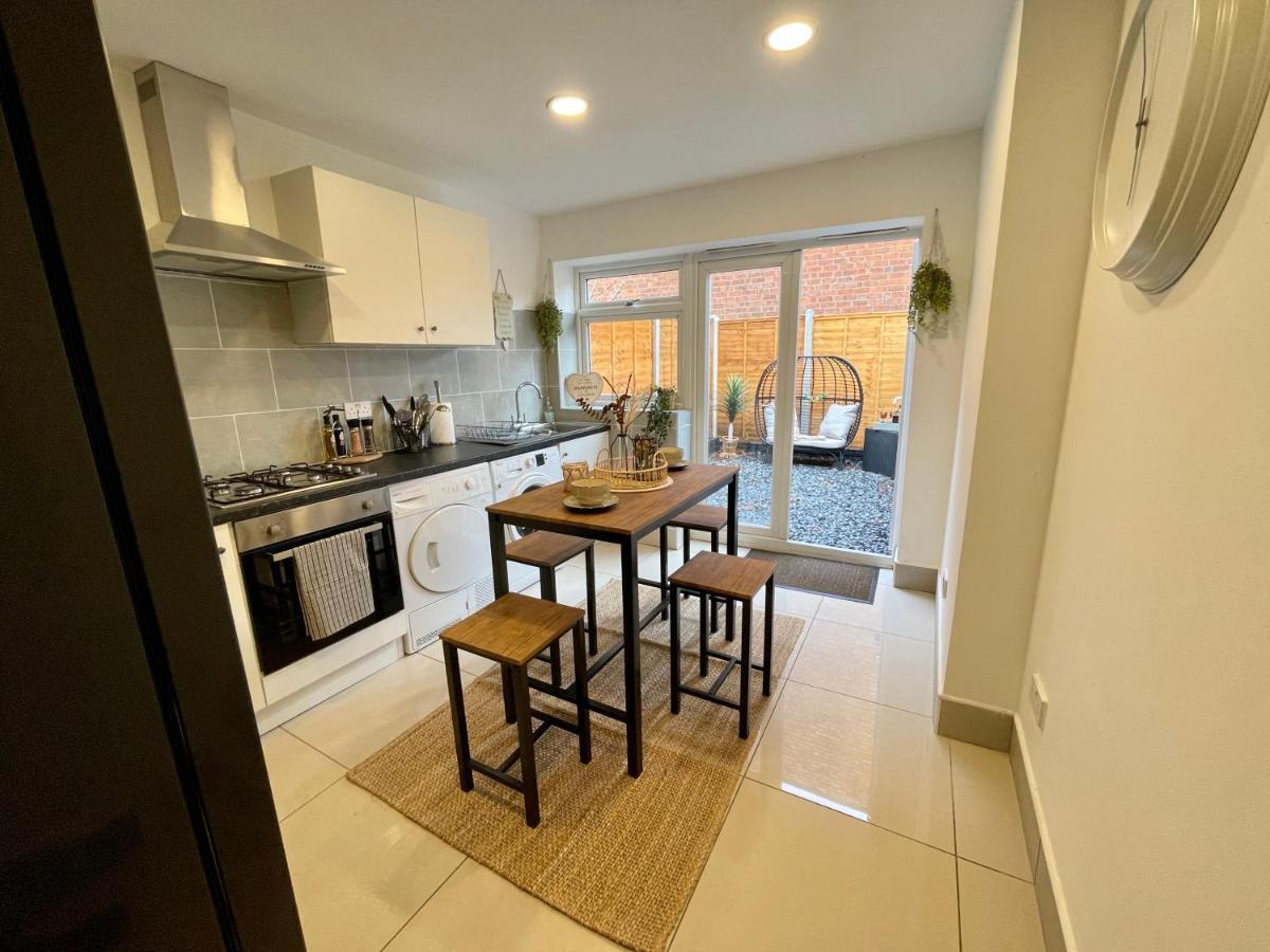 Urban 3 Bedroom Home In Kings Heath-Great Location Birmingham Extérieur photo